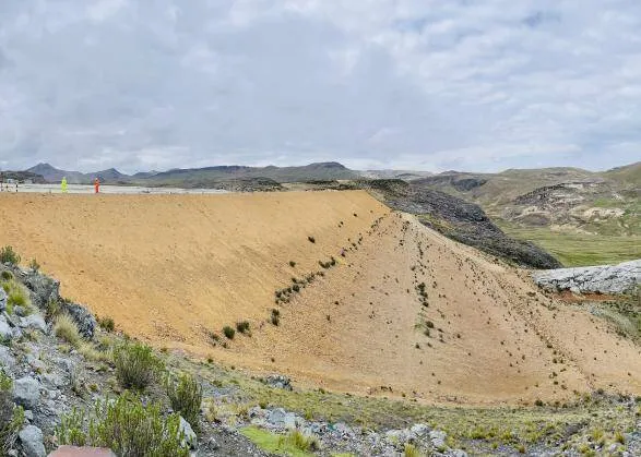 Baníctvo: Zabezpečenie bezpečného uzavretia vysokohorskej hrádze na hlušinu v Peru